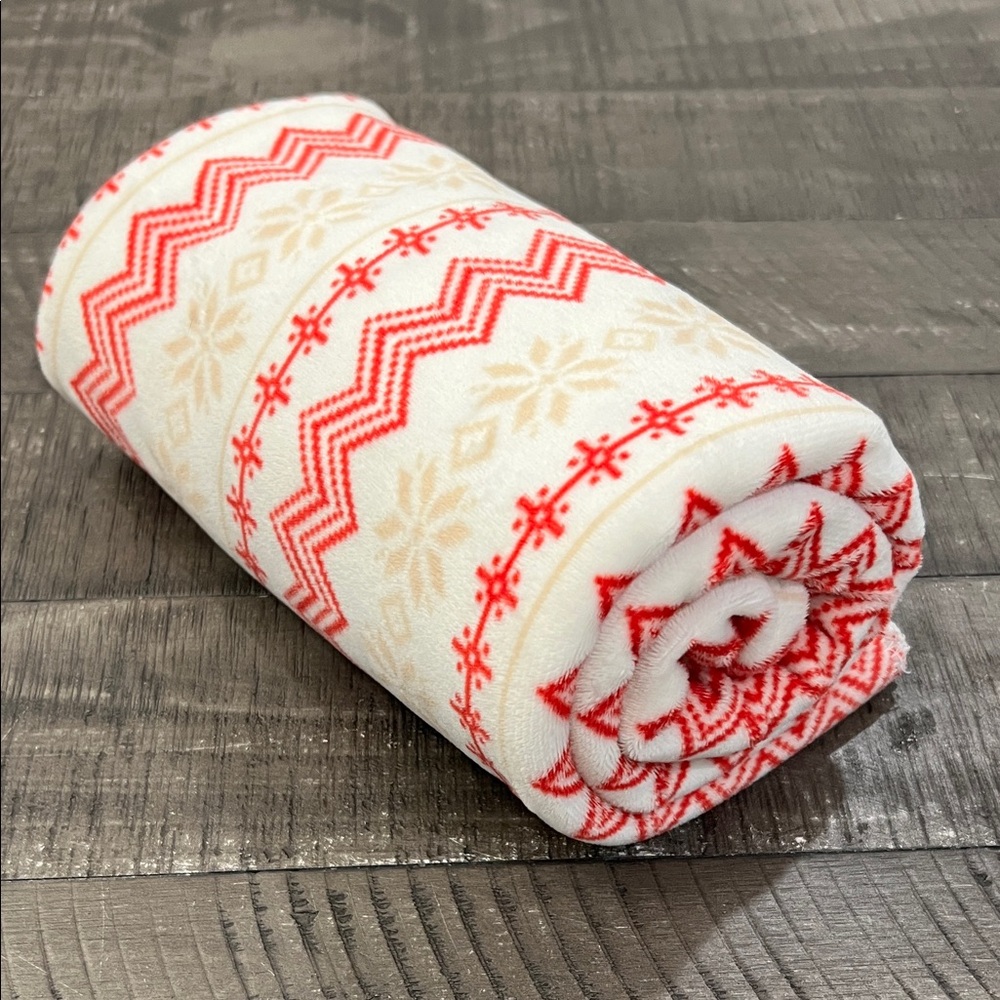 💛 Festive Red and Cream Holiday Blanket